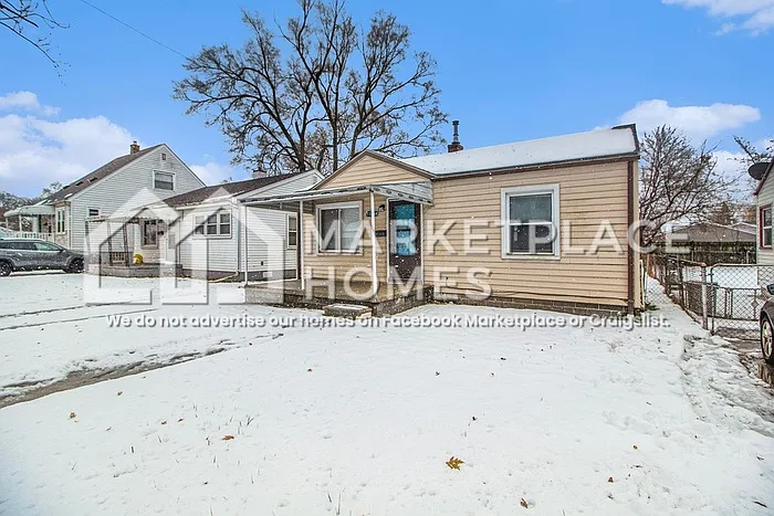2 bed, 1.0 bath, 700 sqft, $1,295 — Photo 2