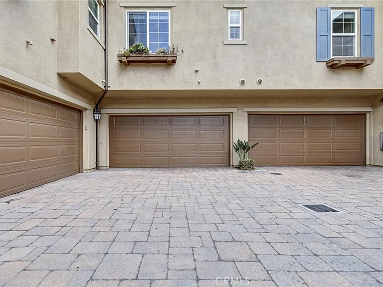 755 S Melrose St — Photo 33