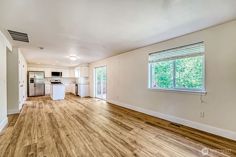 4th image of 23419 23rd Avenue S