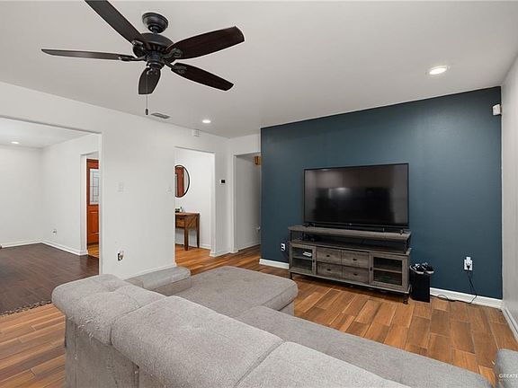 2nd image of 1403 Cynthia Dr