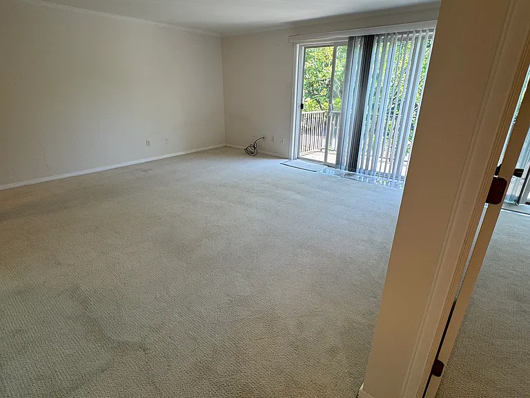 11108 NE 68th St #428 — Photo 6
