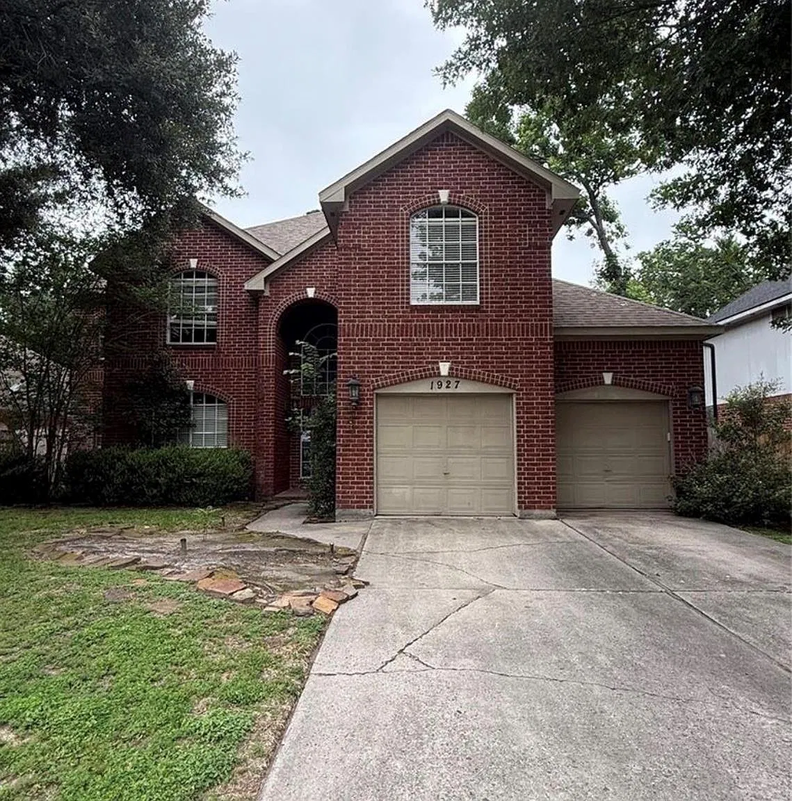 3 bed, 2.5 bath, 2446 sqft, $2,100 — Photo 1