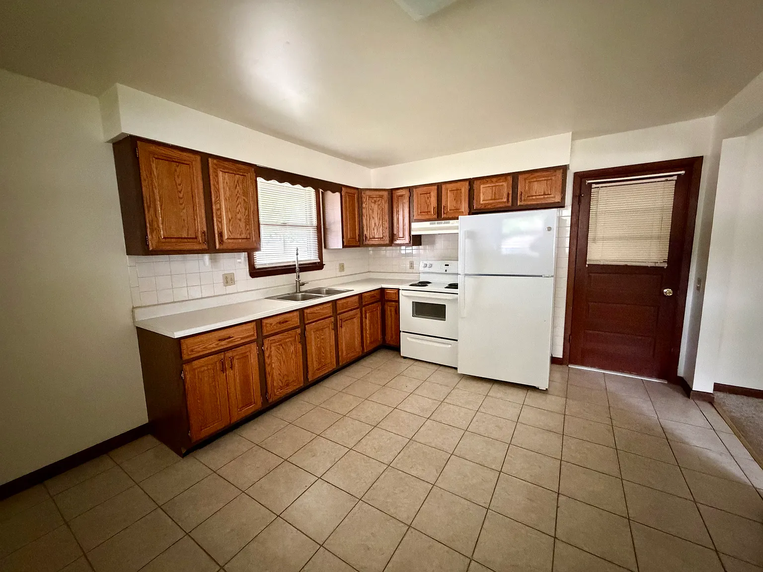 2 bed, $900 — Photo 3