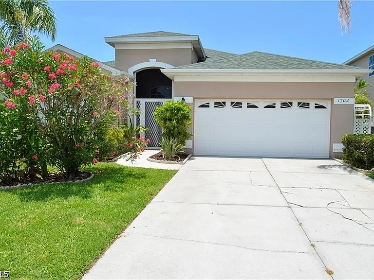 1702 Emerald Cove Dr — Photo 1