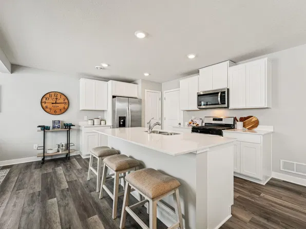 1961 Highview Ter, Shakopee, MN 55379