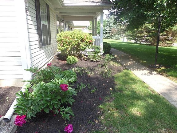 5th image of 1361 Hillview Cir W