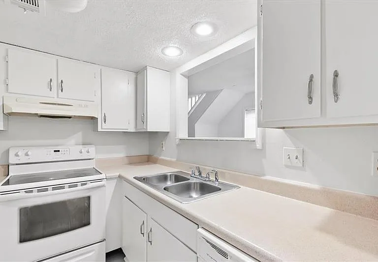 1714 Wynndowne Trl SE — Photo 5