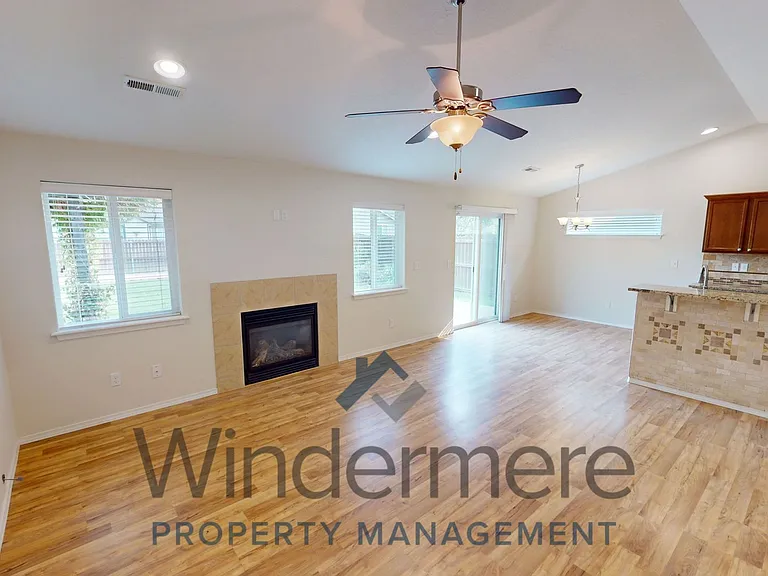 230 Chapra St — Photo 4