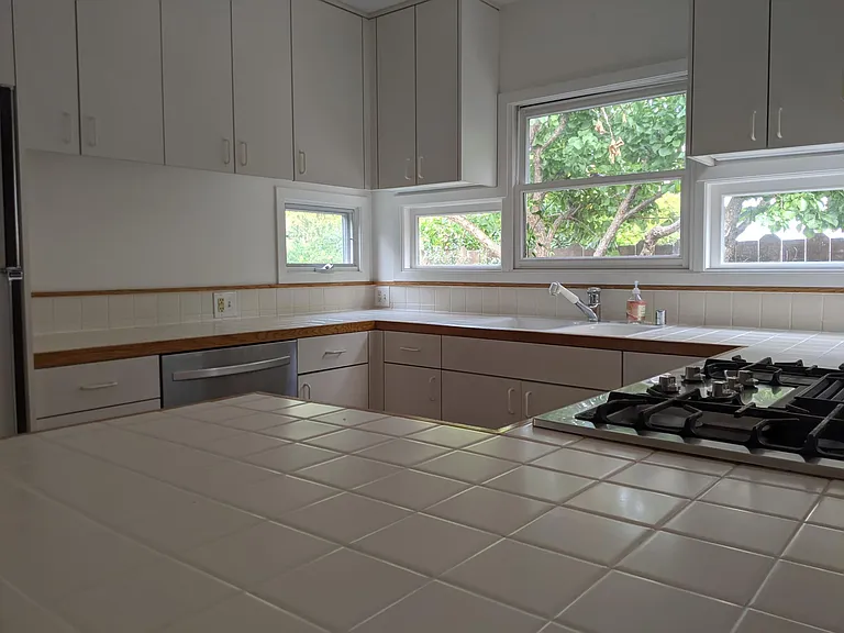 1661 Castilleja Ave — Photo 14