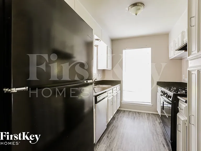 3303 Sycamore Springs Dr — Photo 8