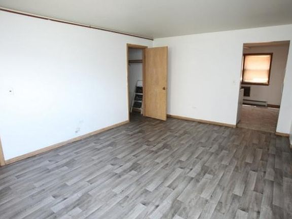 2nd image of 5755 W Diversey Ave #102