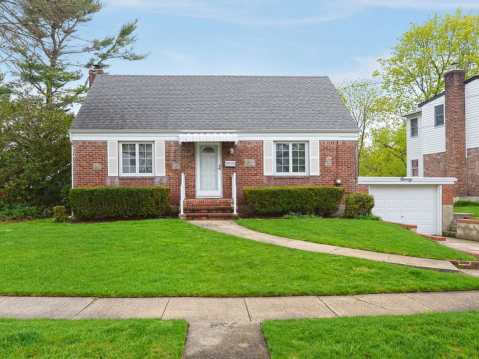 1st image of 90 Roosevelt Ct