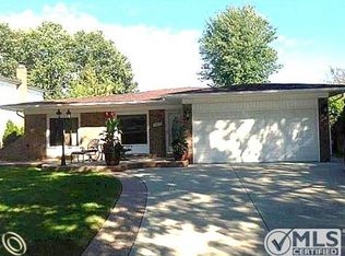 35632 Saxony Dr, Sterling Heights, MI 48310