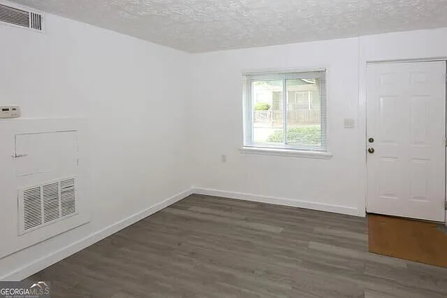 1 bed, 1.0 bath, $950 — Photo 3