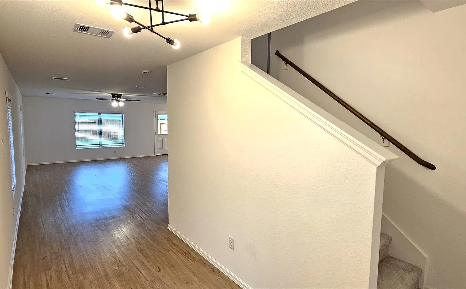 4 bed, 2.5 bath, 2293 sqft, $2,200 — Photo 3
