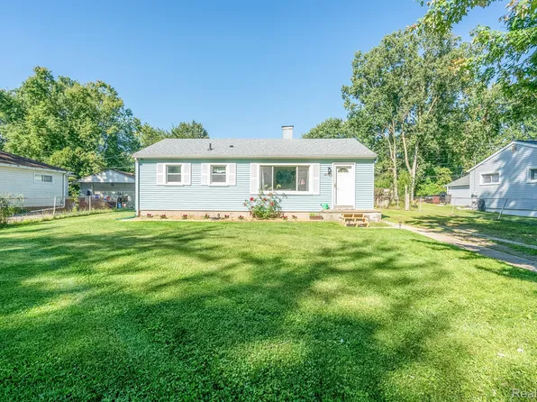 21818 Fenster St, Belleville, MI 48111