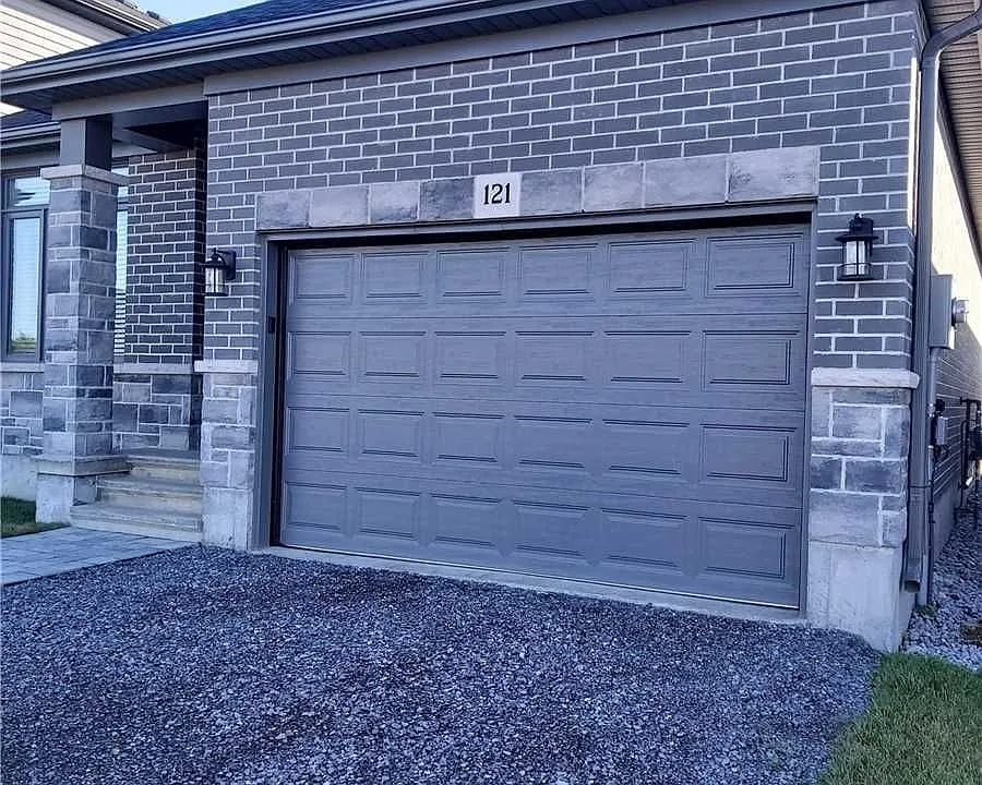121 Essex Dr