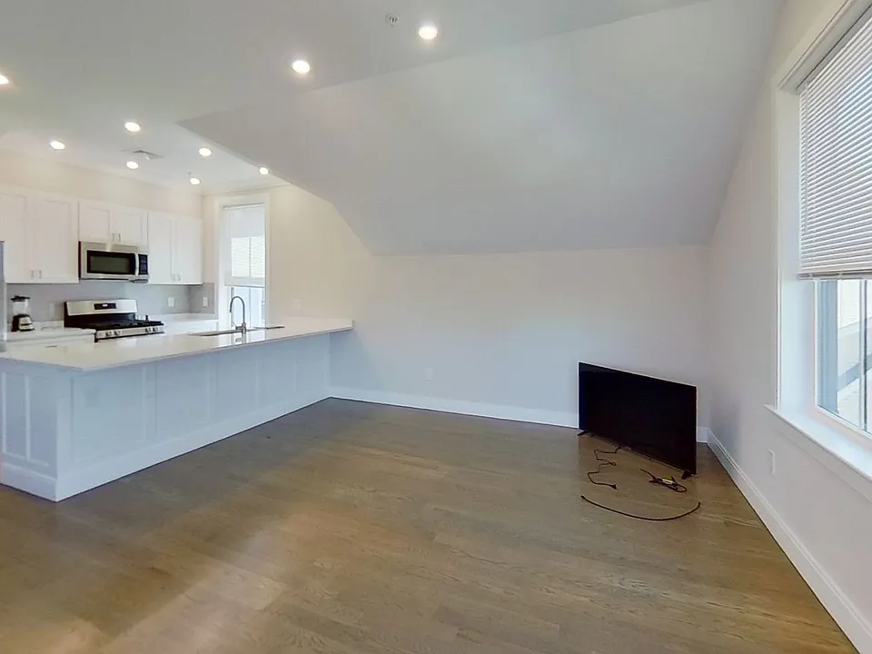 79 Linden St #4