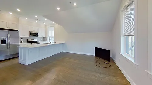 79 Linden St #4 Photo 1