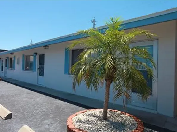 525 Manatee Ct APT 6, Venice, FL 34285