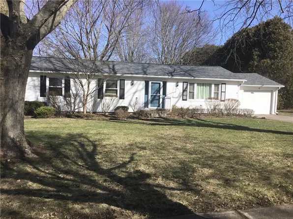 4 Jefferson Ave, Le Roy, NY 14482
