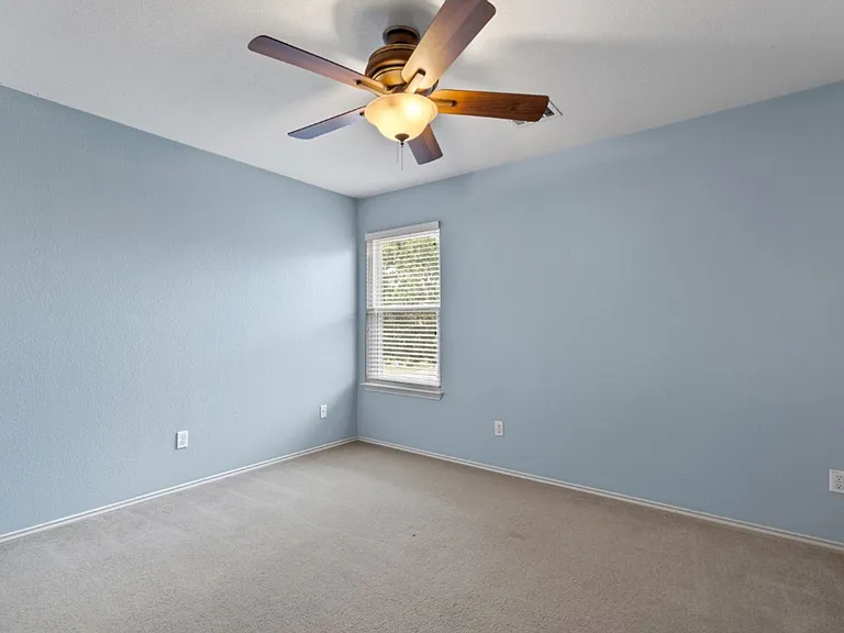 2704 Greenlee Dr — Photo 26