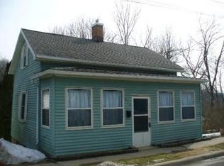 515 Dewey Ave, Galena, IL 61036