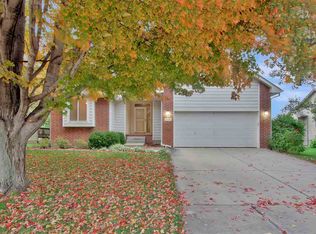 328 Oakmont Ct, Andover, KS 67002