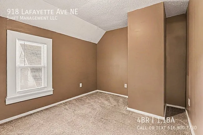 918 Lafayette Ave NE — Photo 12