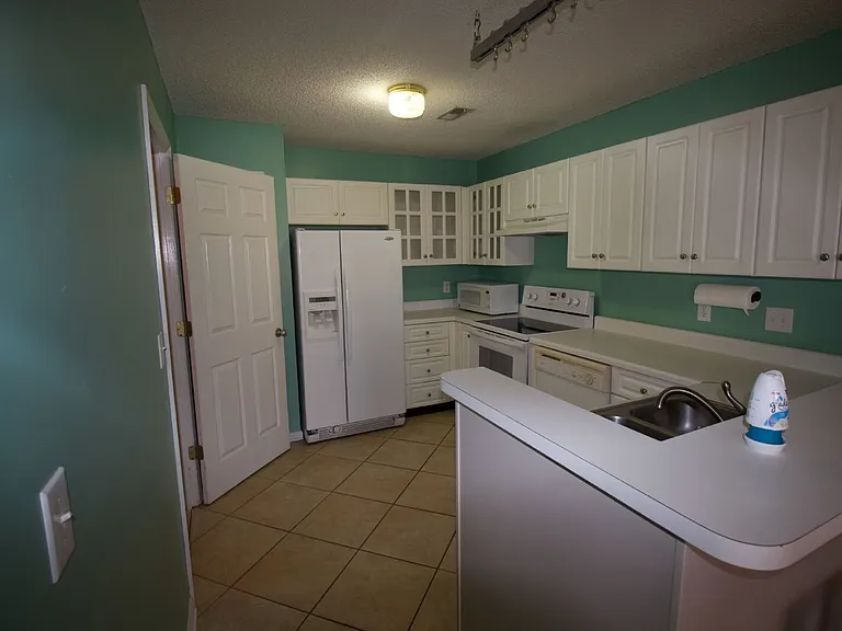120 Breezewood Dr — Photo 23