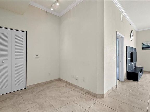 4th image of 600 S Dixie Hwy APT 409
