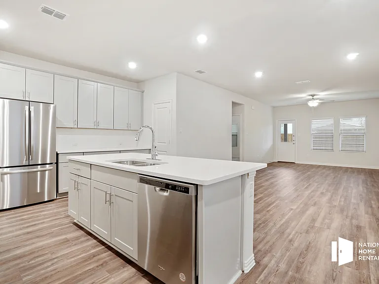 1505 Wind Springs Dr — Photo 3