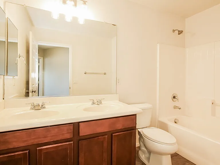 7907 S 50th Ln — Photo 14
