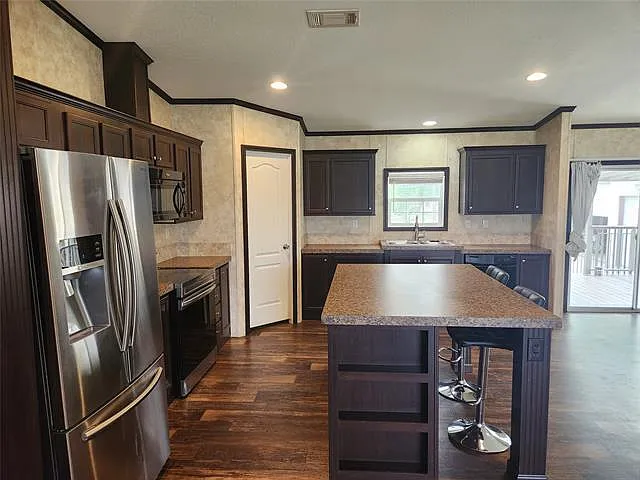 4 bed, 2176 sqft, $2,500 — Photo 4