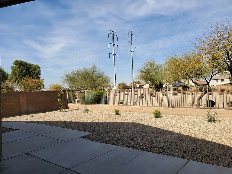 10408 W Raymond St — Photo 30