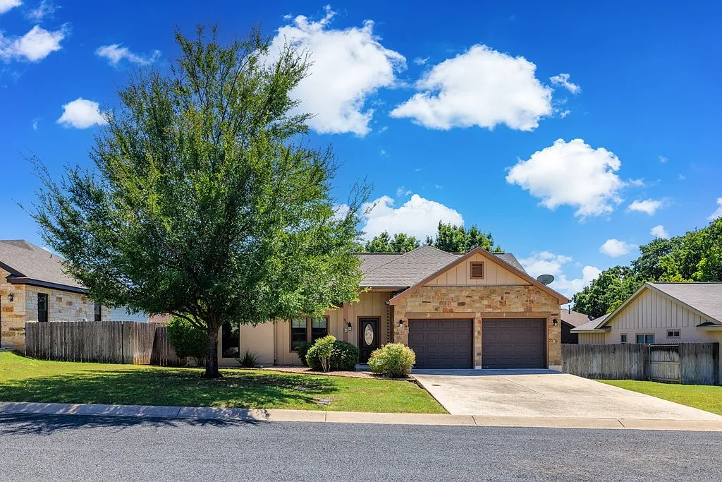 Building Photo - 713 Englemann Oak Dr