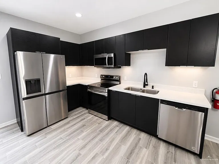 5605 Puffin Ave #4 — Photo 2