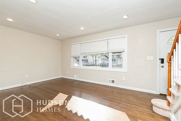 4th image of 1308 Gress St