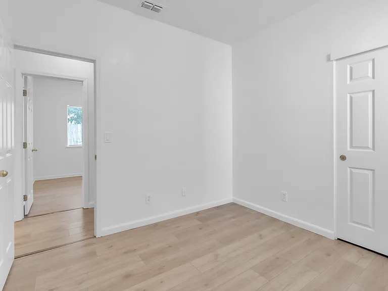 1909 Lindsay Dr — Photo 13