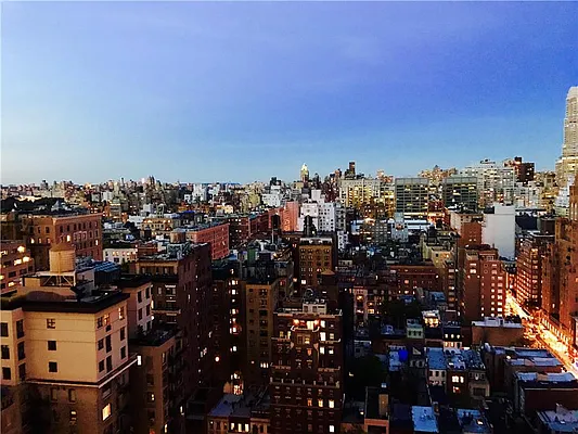 Sold by Qwest Residential Downtown LLC | media 16