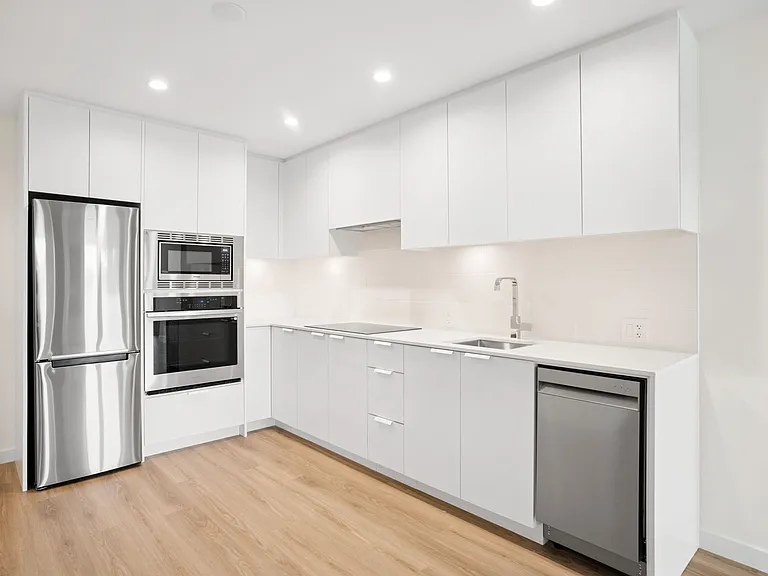 277 W 42nd Ave — Photo 12