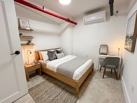 Bedroom, photo 1