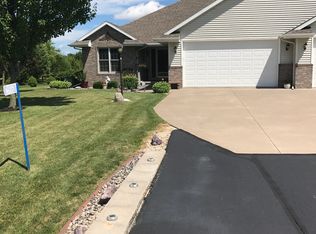 N6071 Alexander Ln, Fond Du Lac, WI 54937