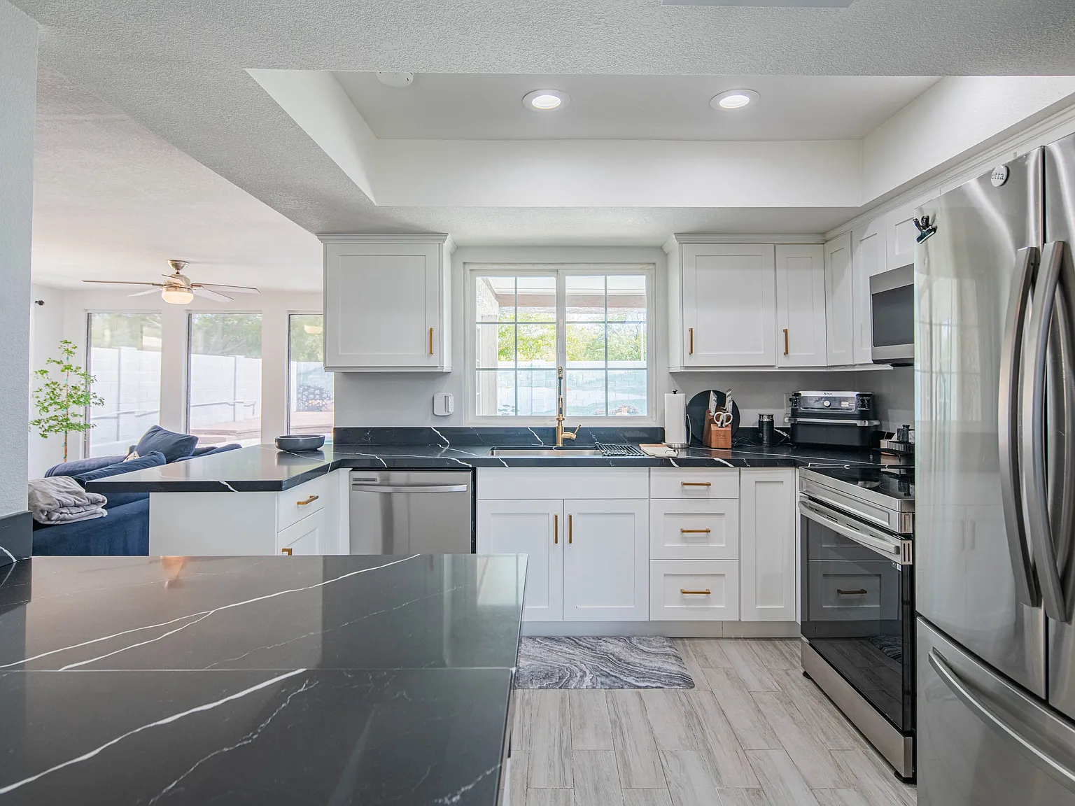 4 bed, 2.5 bath, 1837 sqft, $2,900 — Photo 4