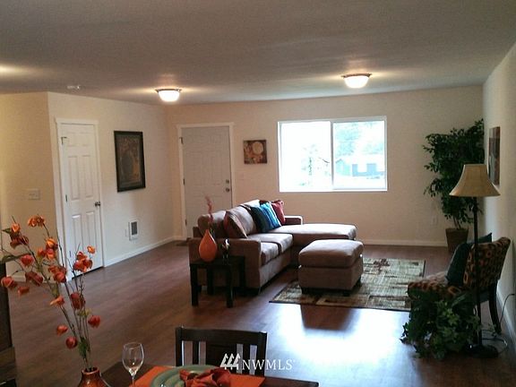 2nd image of 31 E Hammersly Place