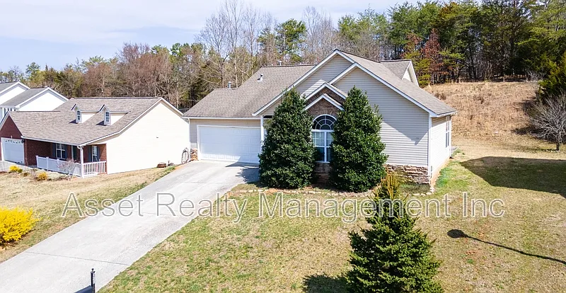 3 bed, 2.0 bath, 1511 sqft, $2,295 — Photo 4