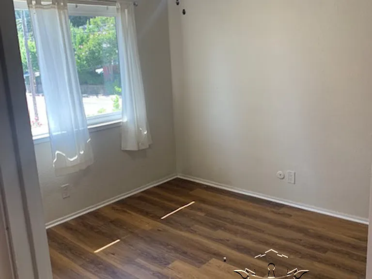 320 Bennett St — Photo 10