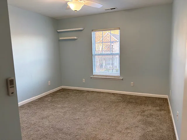 42 Amersham Ln — Photo 12
