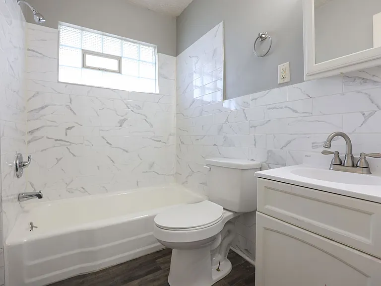 4916 California St — Photo 3