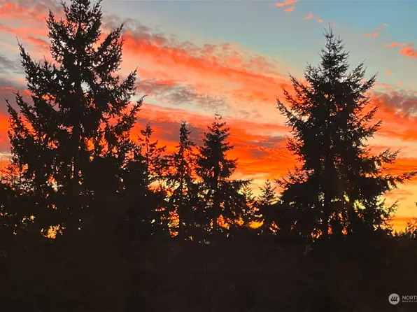 23009 Lakeview Drive #B303, Mountlake Terrace, WA 98043